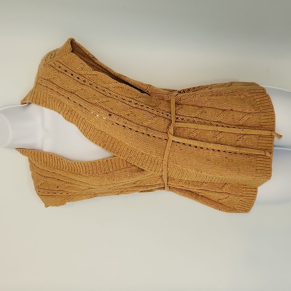 Christopher and Banks petite sweater vest with tie at waist. Sz petite large. - Picture 6 of 11